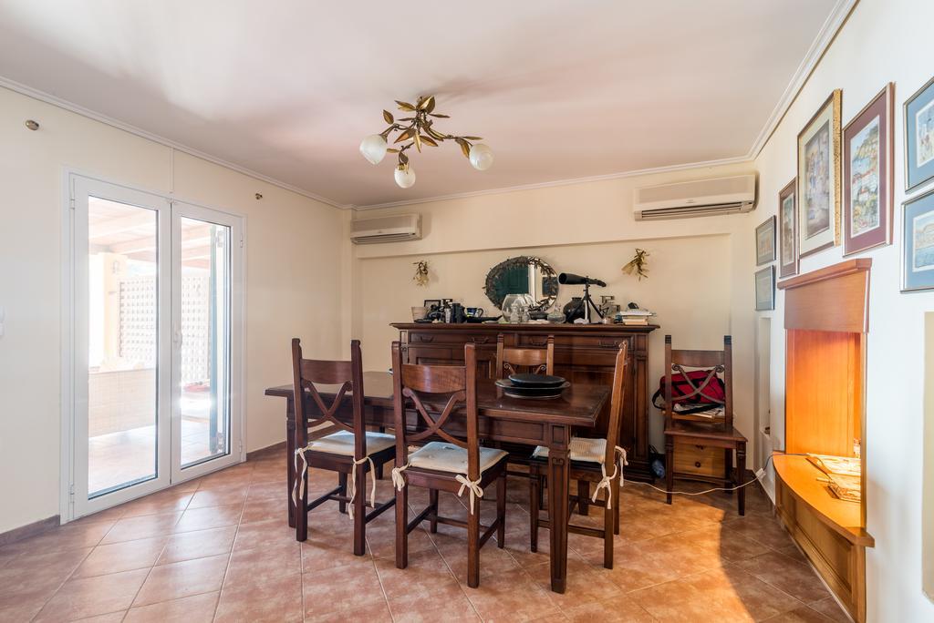 Golden Sand Apartments Vromonérion Room photo